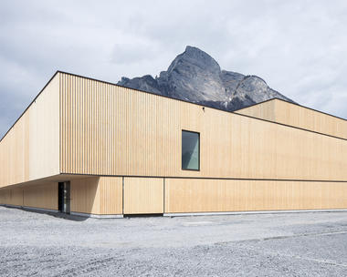 Sargans 体育中心 / Ruprecht Architekten + HILDEBRAND