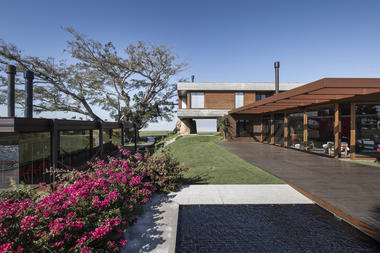 Casas brasileiras: 10 residências com edícula