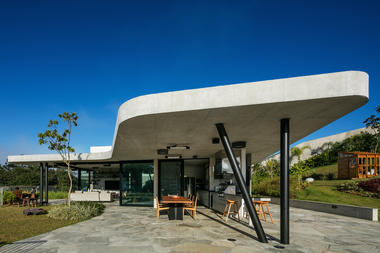 Gallery of LLF House / Obra Arquitetos  - 1