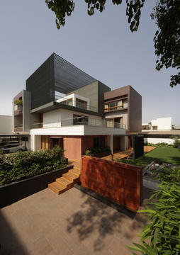 Casa Cubo / Reasoning Instincts Architecture Studio
