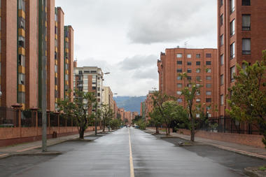Ciudad Isla: los conjuntos cerrados de vivienda y su relación con el espacio público en Bogotá