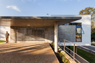 Gallery of Kovacs House / Pessoa Arquitetos + Base Urbana   - 1