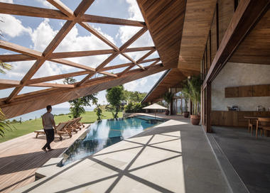Casa Carbono / Alexis Dornier