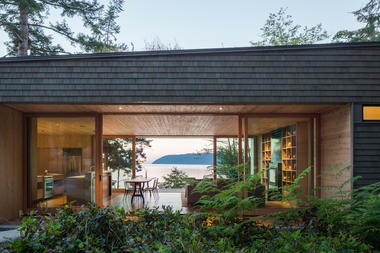 Retiro Lone Madrone / Heliotrope Architects