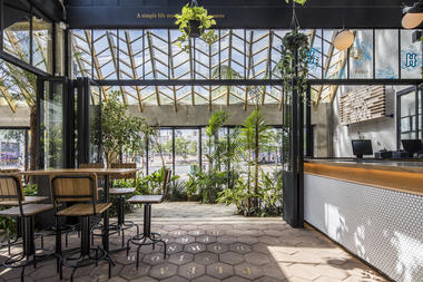 Gallery of Bar Hoegaarden Greenhouse / Metamoorfose Studio  - 3