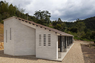 Gallery of Open/Closed House / Juan Pablo Aschner  - 1