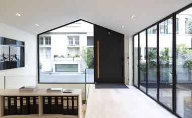 Ventanas minimalistas con perfiles de acero de alta rigidez: máxima transparencia y diseño sutil