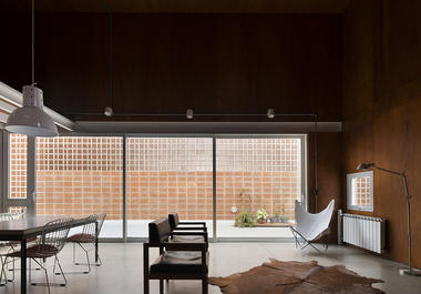 Gallery of Urban Refuge Studio House / Estudio Berzero Jaros  - 17