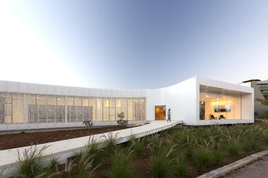 Galería de Galería Pafilia / Eraclis Papachristou Architects  - 1