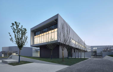 Gallery of Hefei North City Central Park Primary And Middle School / Shanghai Tianhua Architecture Planning & Engineering  - 1