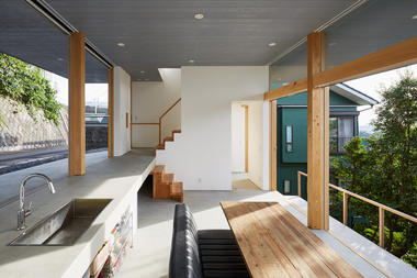 Casa de tres niveles / ihrmk