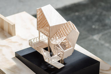 Galería de 'Arquitectura reflexiva' en torno a la madera: 10 arquitectos y estudiantes exhiben sus obras en Puerto Montt, Chile  - 37