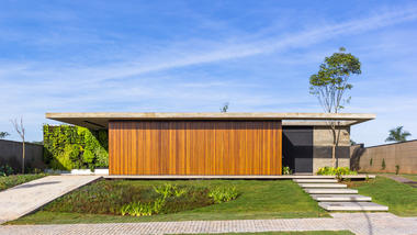 Casa Pátio / 24 7 Arquitetura