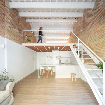 Reforma vivienda mezzanine / Sergi Pons architects