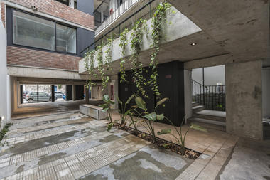 Gallery of Juana Azurduy 1635 Building / BAAG  - 1