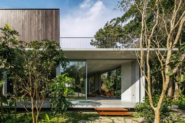 Casas brasileiras: 11 residências elevadas do solo