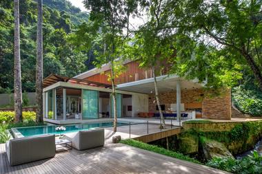 Casa Capuri / Sergio Conde Caldas Arquitetura