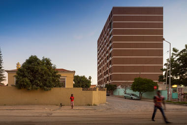 Centro Lubango / PROMONTORIO
