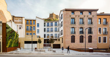 Housing Block Monzon / Domper Domingo Arquitectos