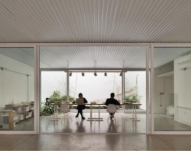 Casa con estudio y taller: viviendas que incorporan espacios para el trabajo en Argentina