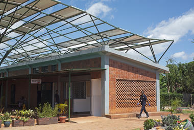 Kliment Halsband Architects reflexiona sobre sus nuevas instalaciones quirúrgicas en Uganda 