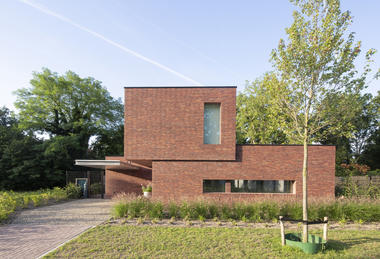 Gallery of A Brickwork Orange | Villa Alders House / Joris Verhoeven Architectuur  - 1