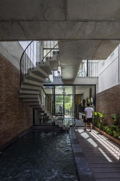 Gallery of The Concrete House 01 / Ho Khue Architects  - 3