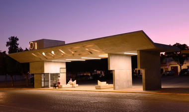 画廊 莫格尔之门公交车站，雕塑感城市门户 / Ahaus arquitectos  - 13