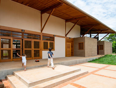 Casa en el Cerrado (Prata y Lopez) / Aline Coelho Sanches e Lucas Corato
