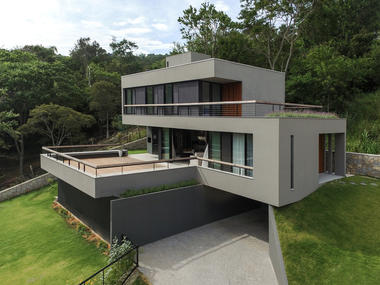 Casa Itacorubi / Mari Girardi Arquitetos Associados