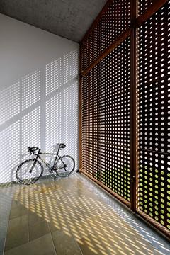 Gallery of Dr. Nene’s Residence / Dipen Gada and Associates  - 7