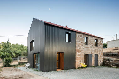 Casa MCR2 / Filipe Pina + Maria Ines Costa