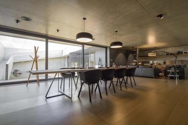 Gallery of Two-Fold Yard / TAOA  - 8