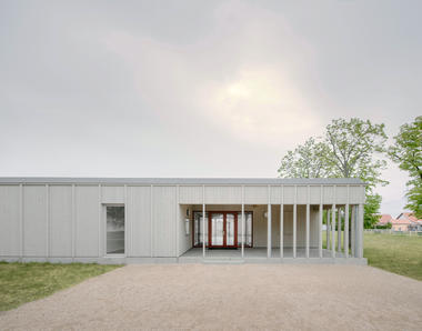 Kegelbahn Wülknitz Bowling & Sports Facilities / KO/OK Architektur