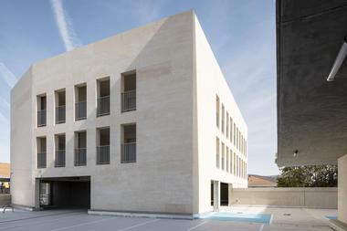 Le Monticole Housing  / LAND + Bag Architecture