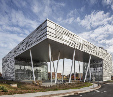 Galería de Proyectos diseñados por arquitectos latinoamericanos en Estados Unidos  - 14