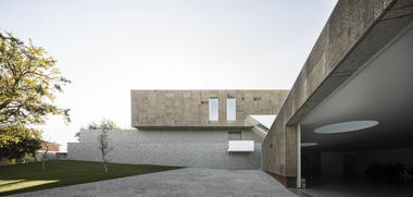 Villa in Sintra / RCA - Regino Cruz Arquitectos