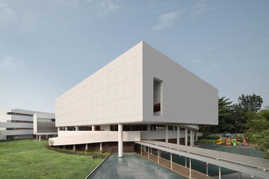 Escuela Binus / andramatin