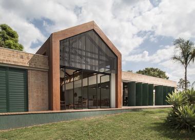Fazenda Primavera House / Mutabile Arquitetura