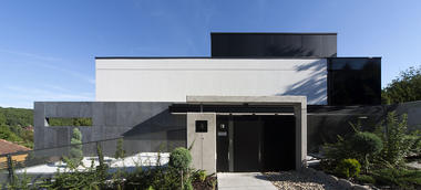 Floating Blocks / Tóth Project Architect Office
