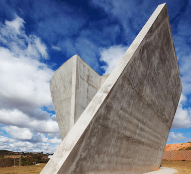 Nova Serrana Chapel / Kruchin Arquitetura