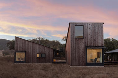 Camp Frio Retreat / Tim Cuppett Architects