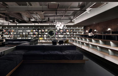 Dexter Studios  / WGNB