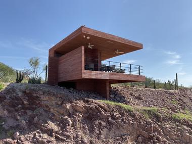 Casa a medio camino / Enrique Martin Moreno + Lucio Muniain et al