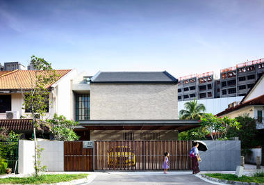 Casa de dois pátios / HYLA Architects