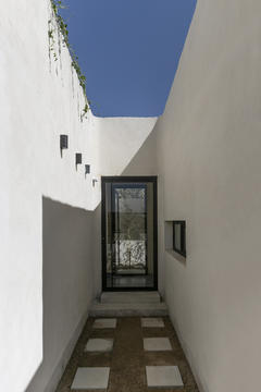 Gallery of White Villa / EZ Studio  - 21