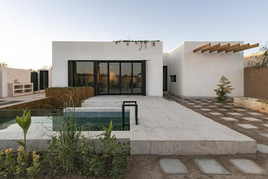 Gallery of White Villa / EZ Studio  - 1