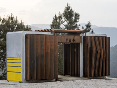 Aseos ecológicos públicos en Trado  / MOL Arquitectura