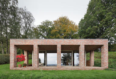 Villa inclinada / Studio Okami Architects