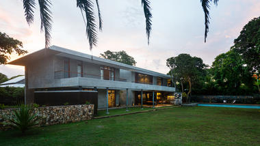 Residência no jardim / Studio Lotus
